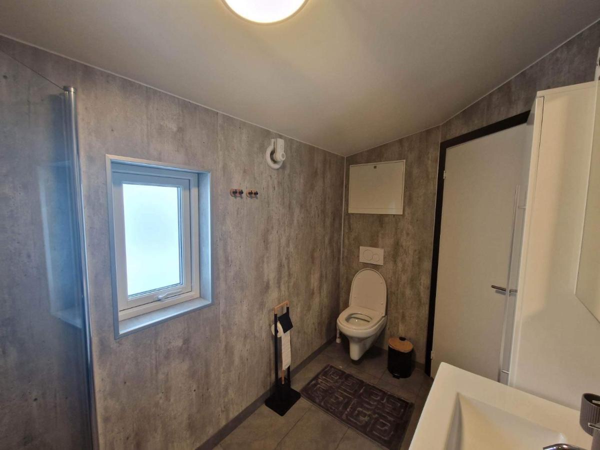Northern Living 1 Room With Shared Bathroom Tromsø Exteriér fotografie
